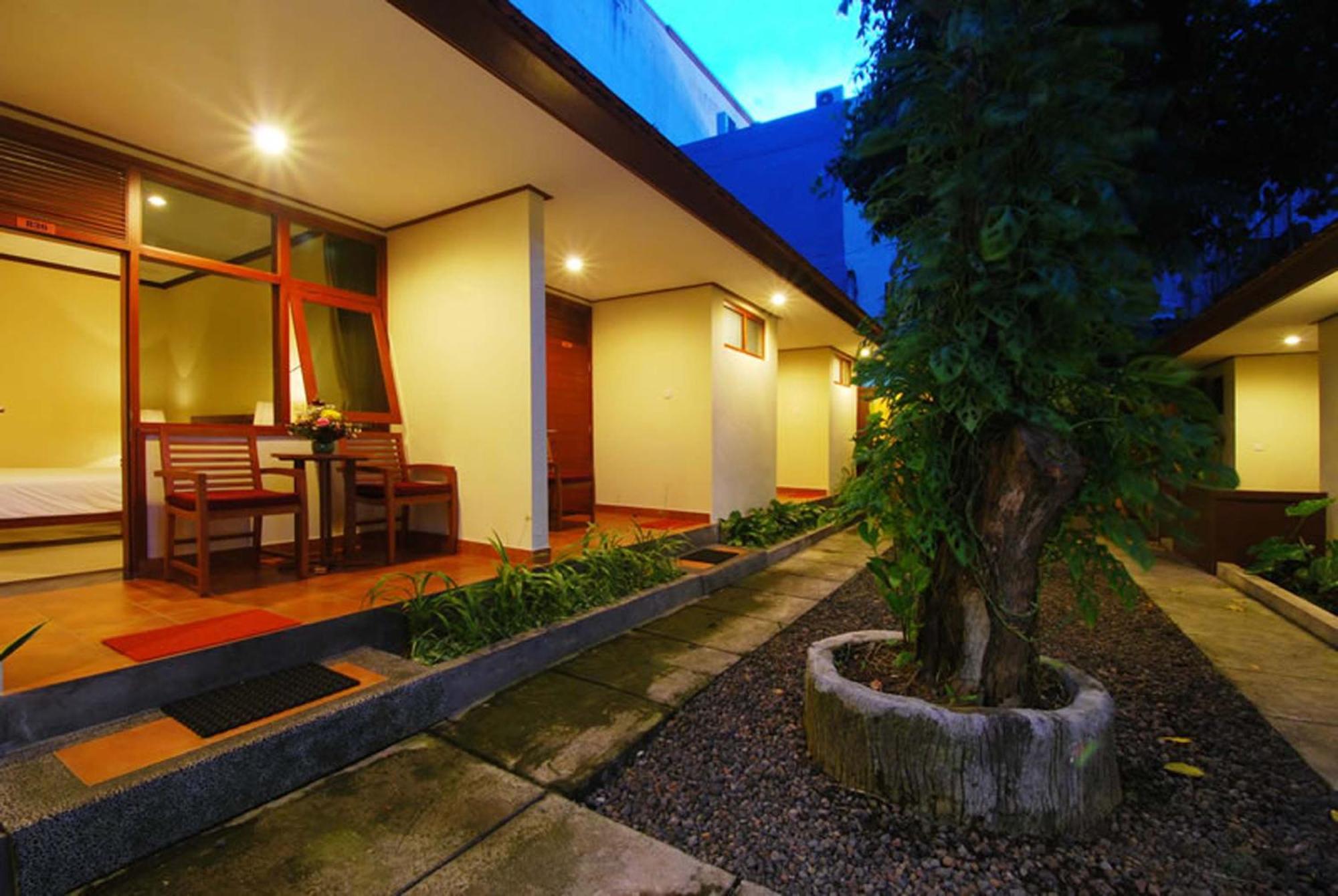 Yulia Beach Inn Kuta Kuta Lombok Dış mekan fotoğraf