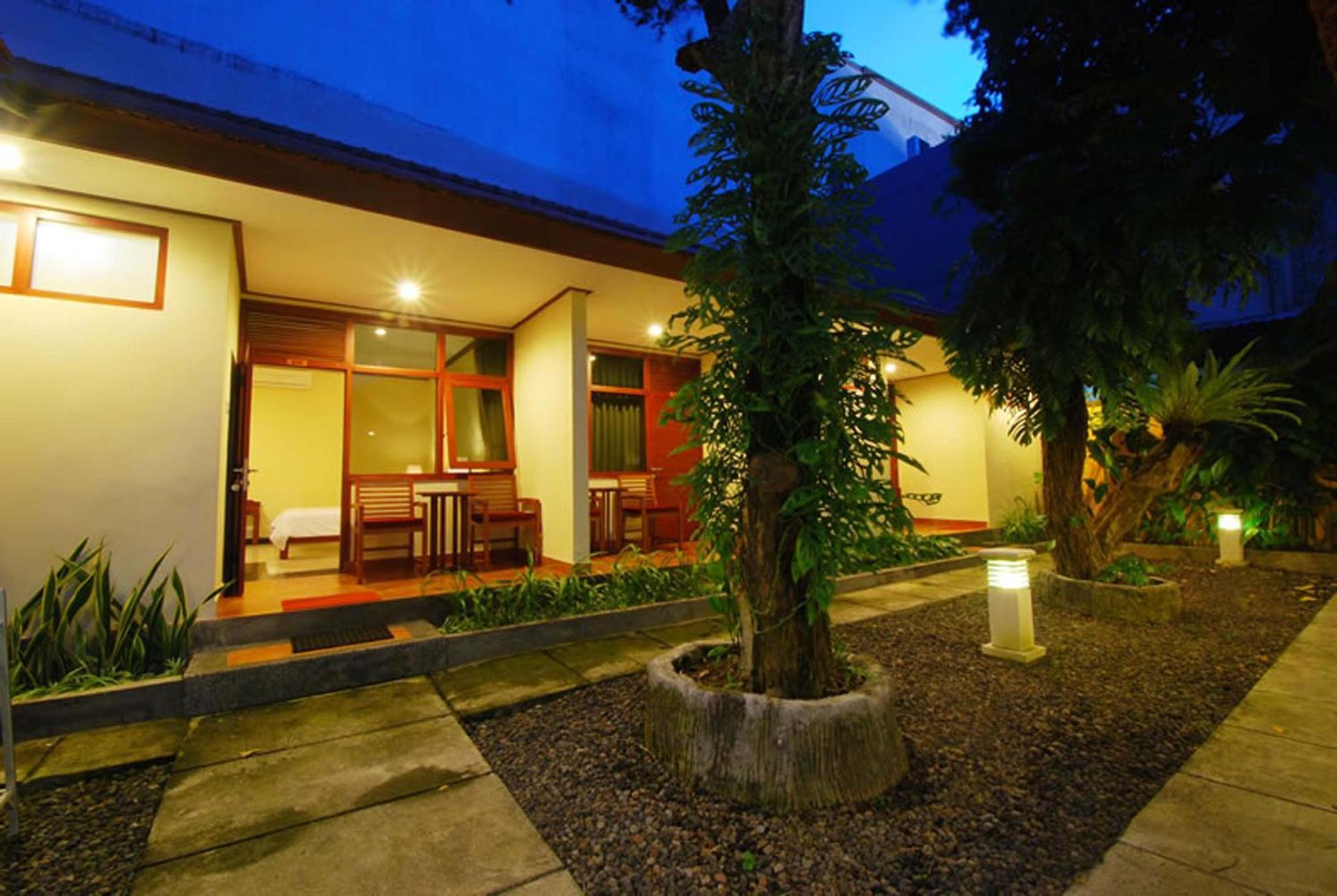 Yulia Beach Inn Kuta Kuta Lombok Dış mekan fotoğraf