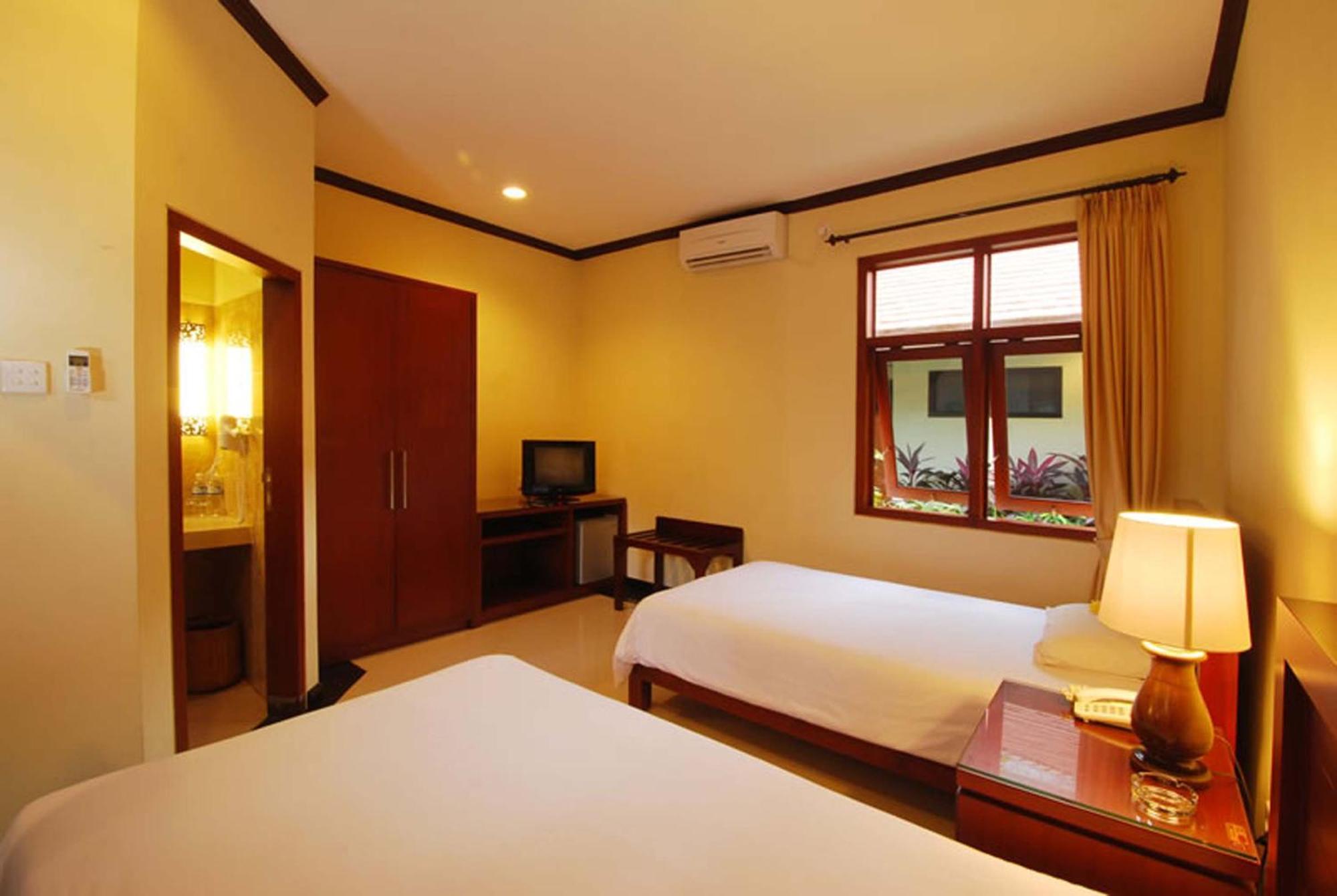 Yulia Beach Inn Kuta Kuta Lombok Dış mekan fotoğraf