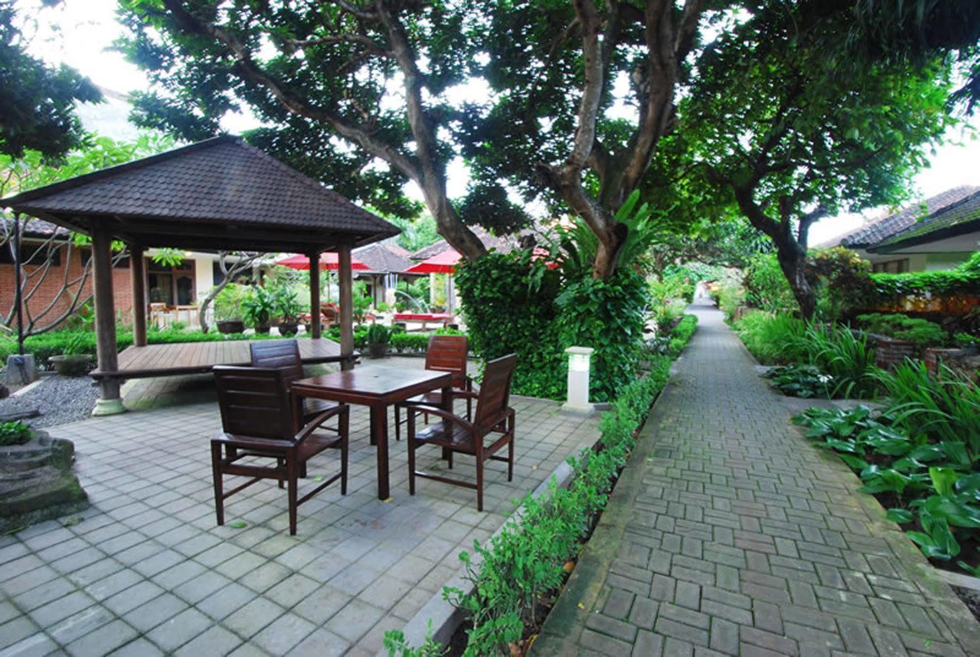 Yulia Beach Inn Kuta Kuta Lombok Dış mekan fotoğraf