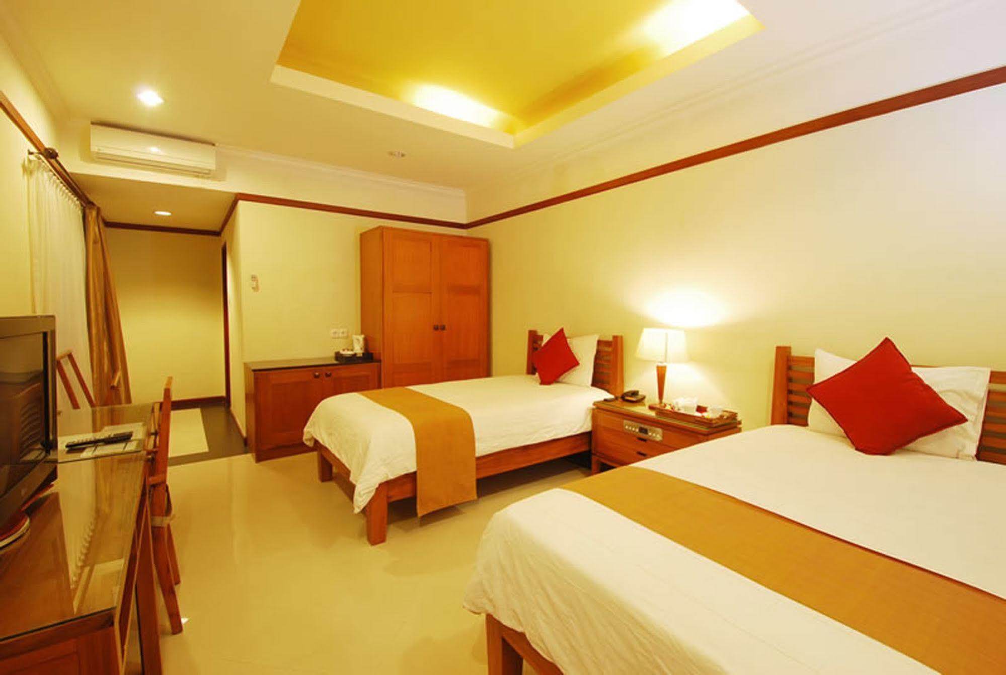 Yulia Beach Inn Kuta Kuta Lombok Dış mekan fotoğraf