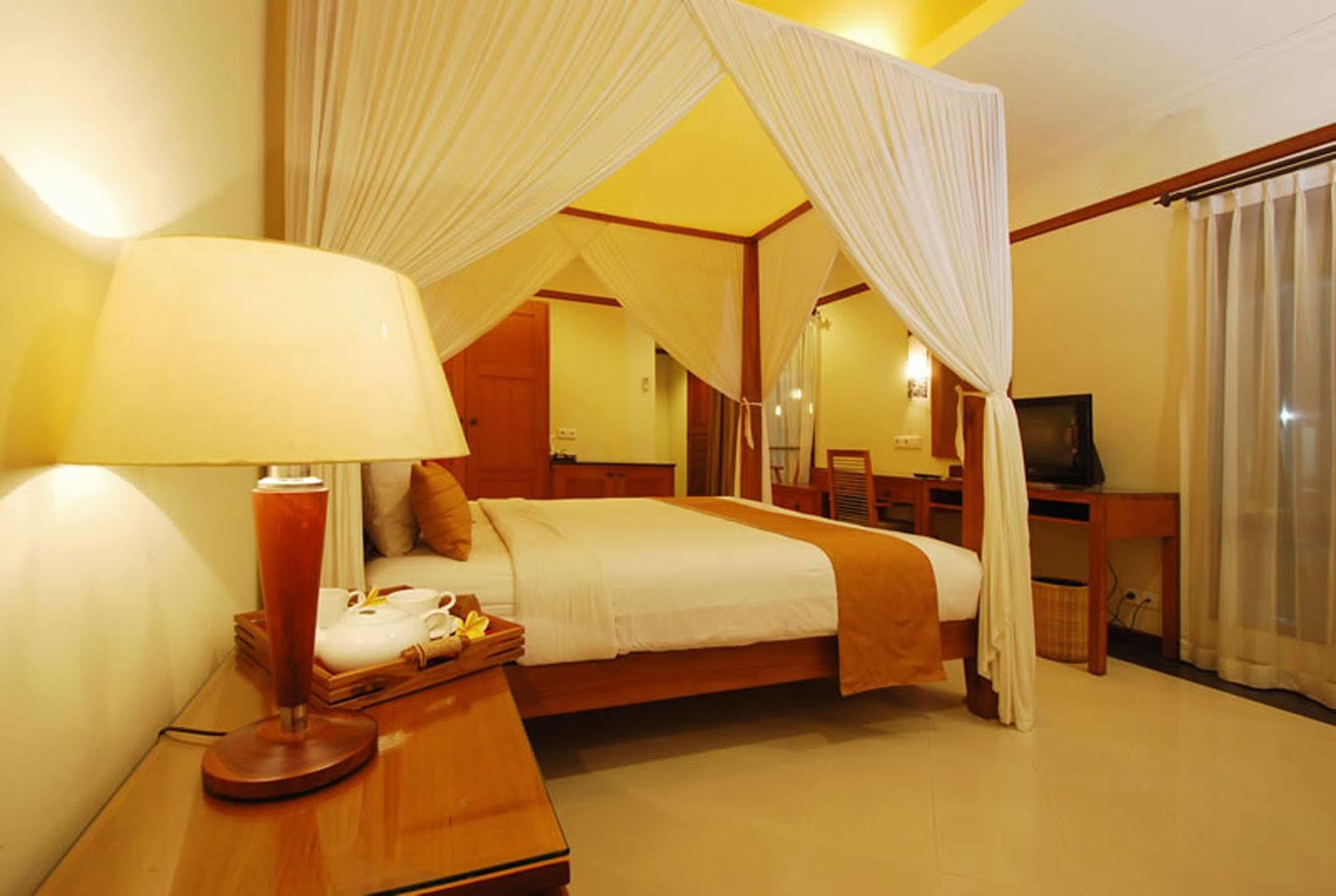 Yulia Beach Inn Kuta Kuta Lombok Dış mekan fotoğraf
