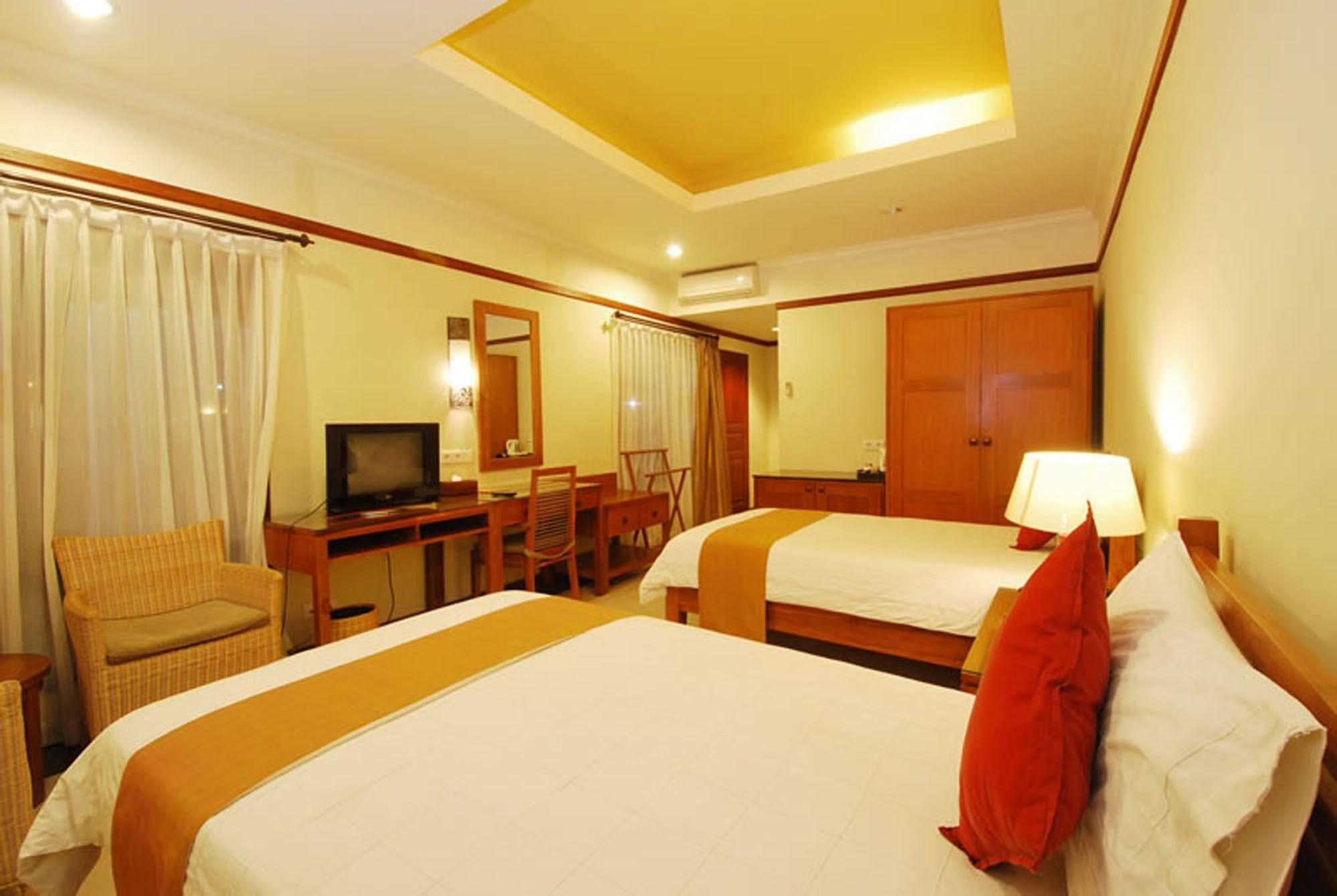 Yulia Beach Inn Kuta Kuta Lombok Dış mekan fotoğraf