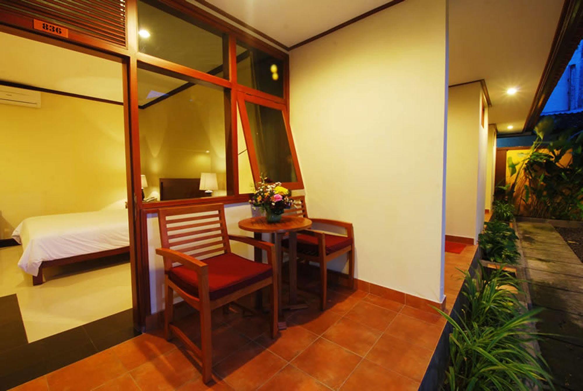Yulia Beach Inn Kuta Kuta Lombok Dış mekan fotoğraf